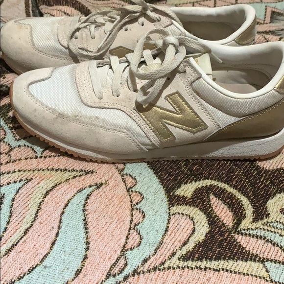 Good white used new balances size 71/2 - Picture 2 of 2